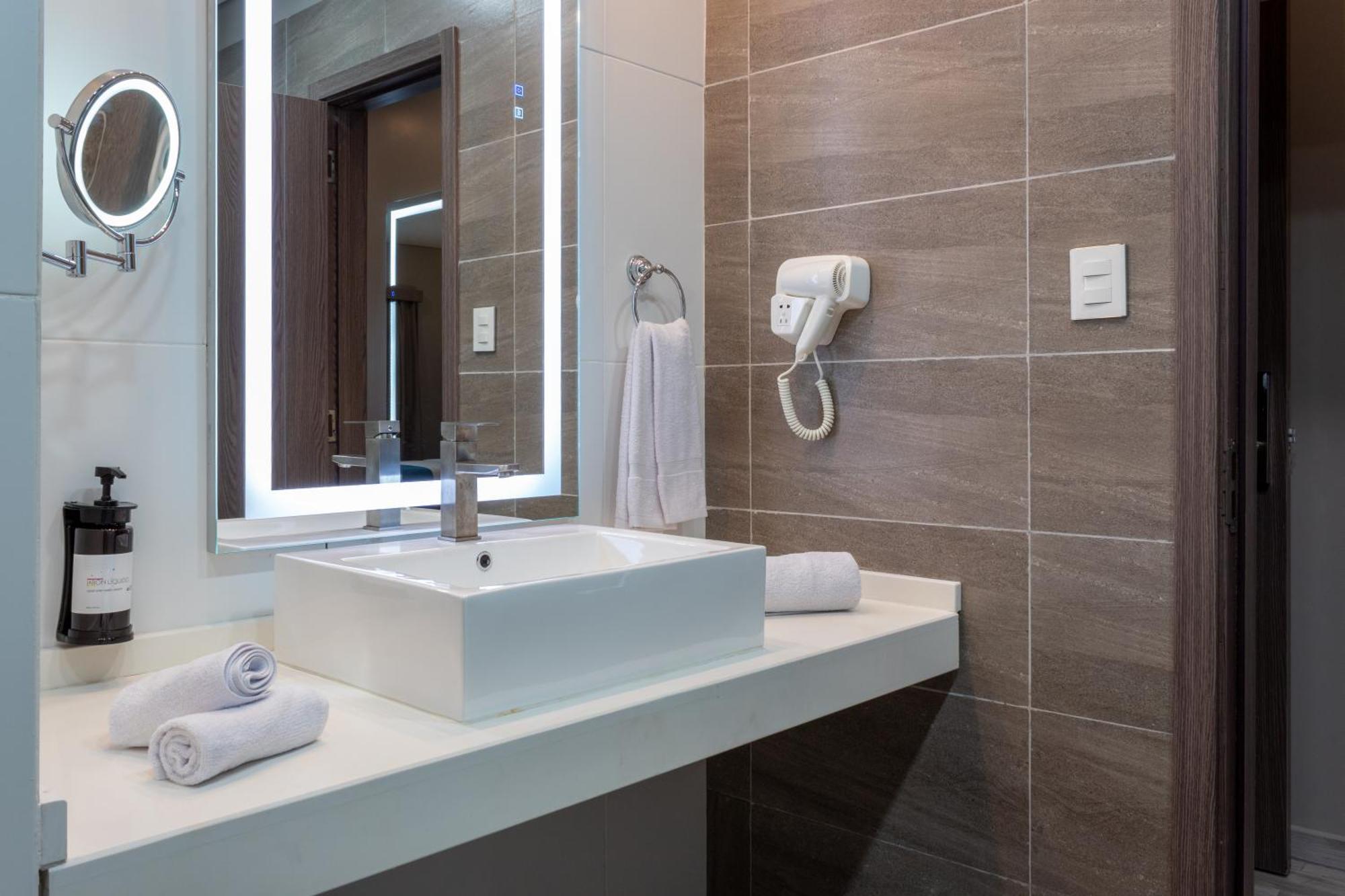 Tryp By Wyndham Asuncion Hotel Екстериор снимка