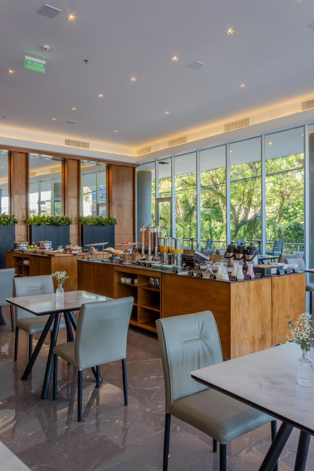 Tryp By Wyndham Asuncion Hotel Екстериор снимка