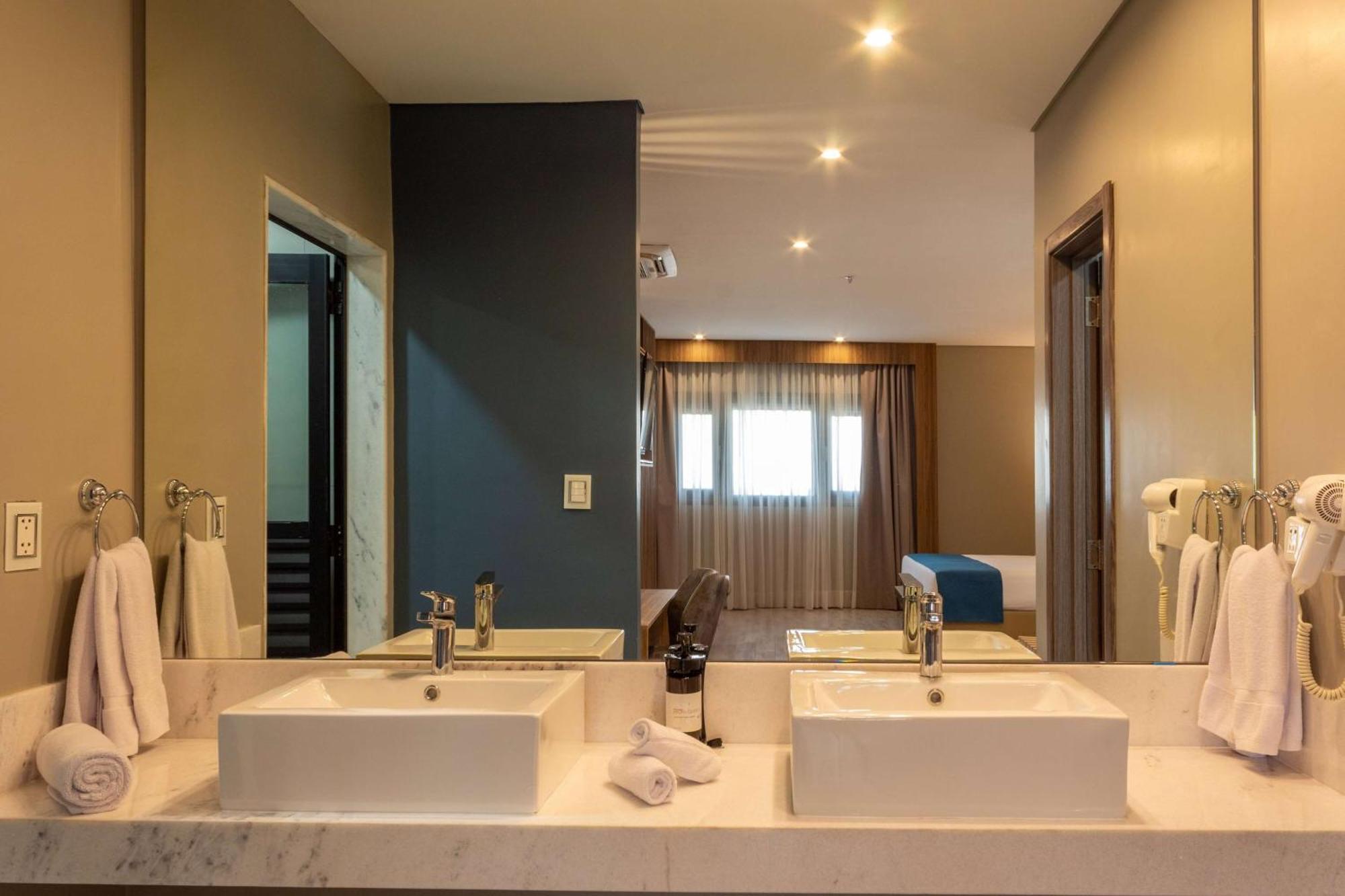 Tryp By Wyndham Asuncion Hotel Екстериор снимка