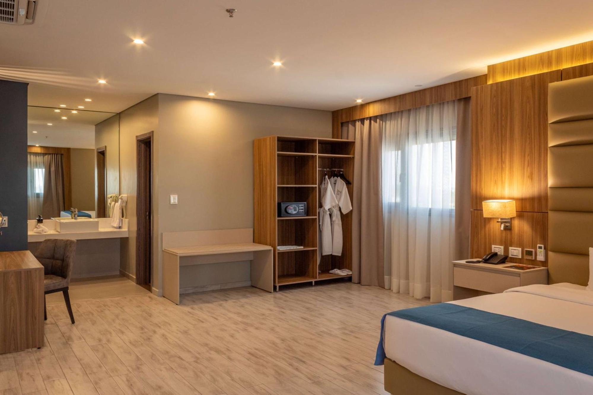 Tryp By Wyndham Asuncion Hotel Екстериор снимка